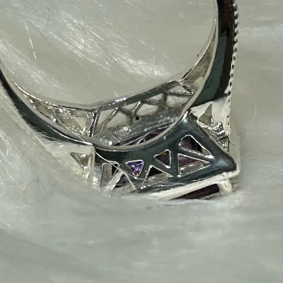 Elegant Purple and Silver Ring - Picture 5 of 10